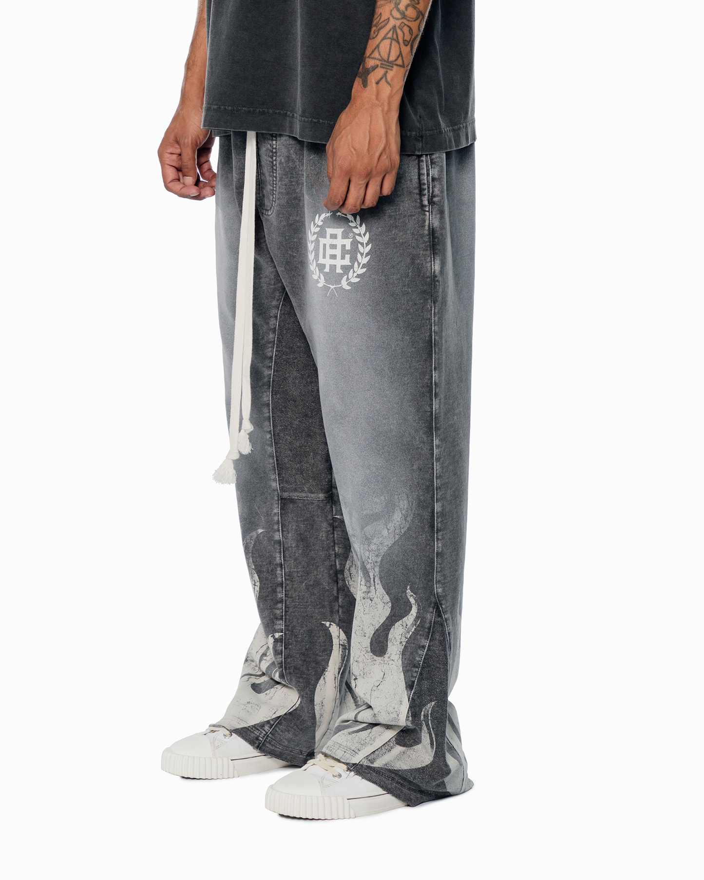FLAMESSS FLARE CHROME SWEATPANTS